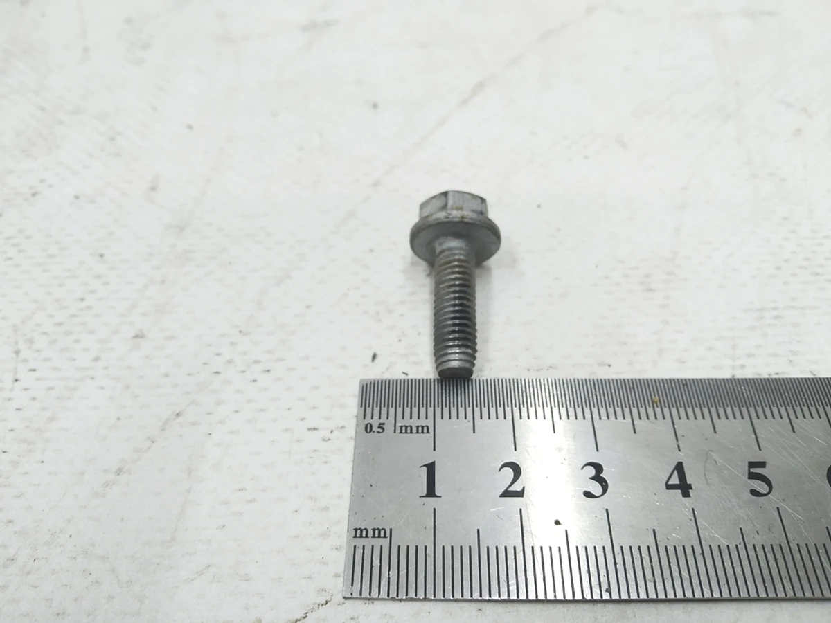 Болт із шестигранною головкою M6GFX20 Audi E-tron N10815401