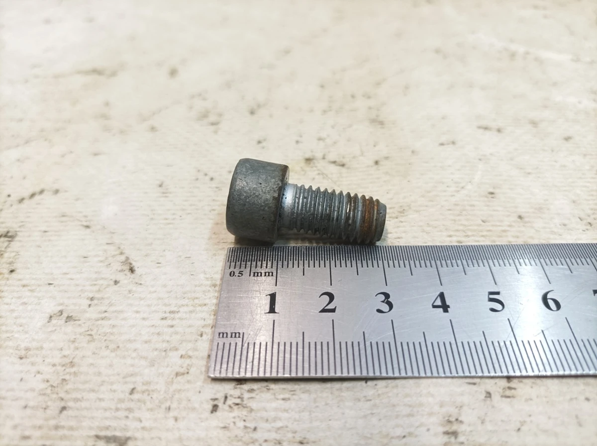 Винт с цилиндрической головкой и внутренним многогранником М10Х20 Audi Q7 N90441103