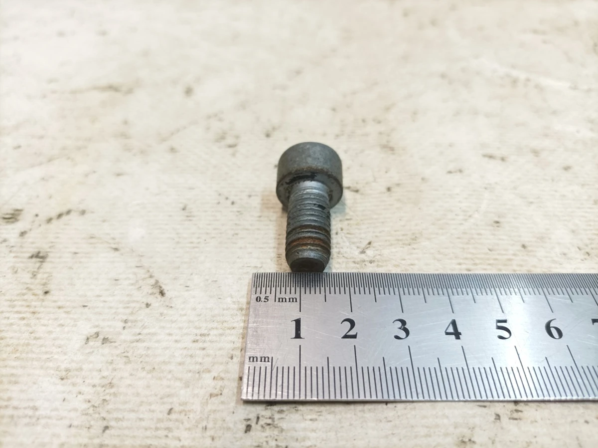 Винт с цилиндрической головкой и внутренним многогранником М10Х20 Audi Q7 N90441103