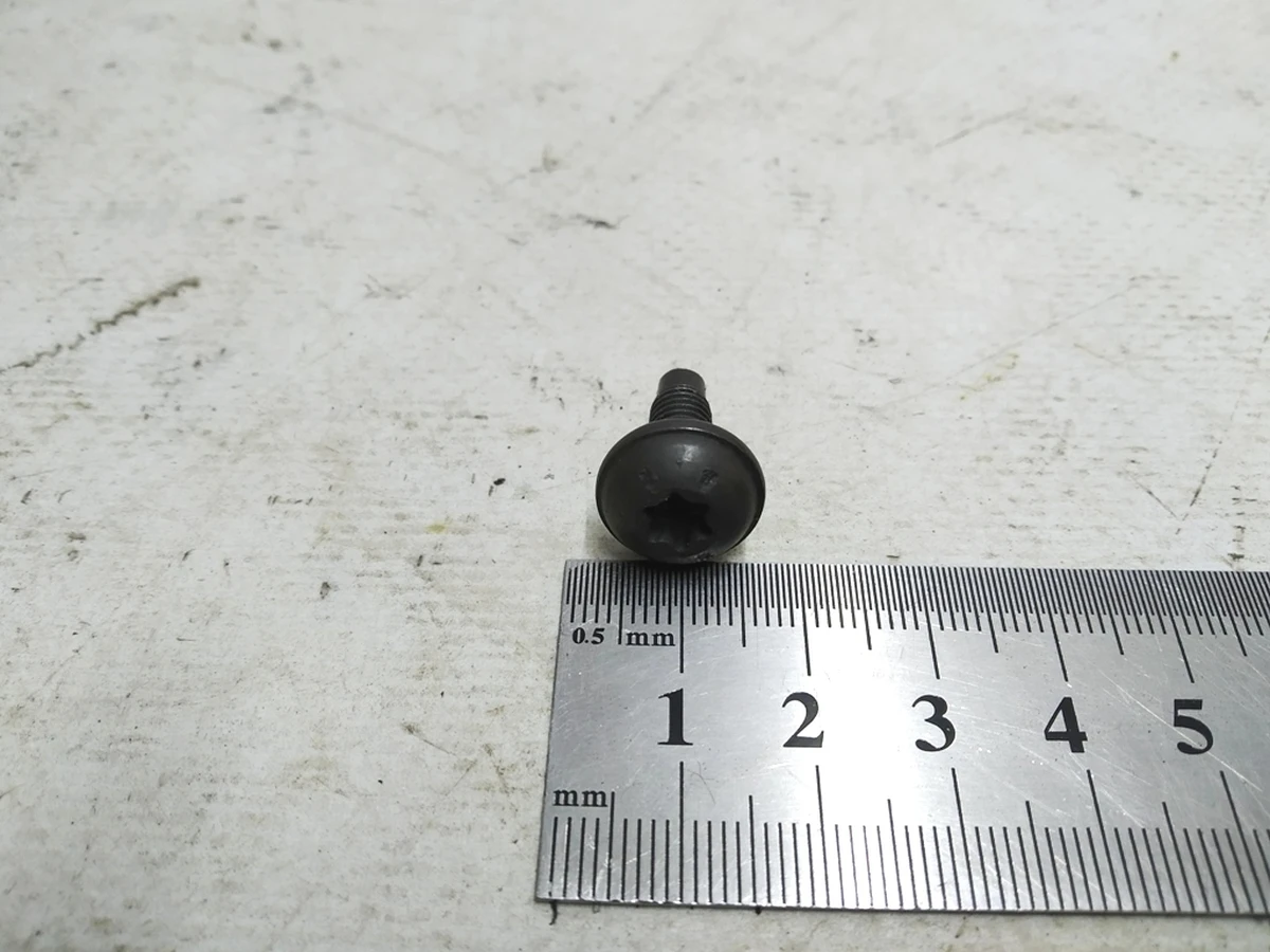 Винт с полукруглой головкой и внутренней TORX M6X16 Volkswagen E-GOLF N90791201