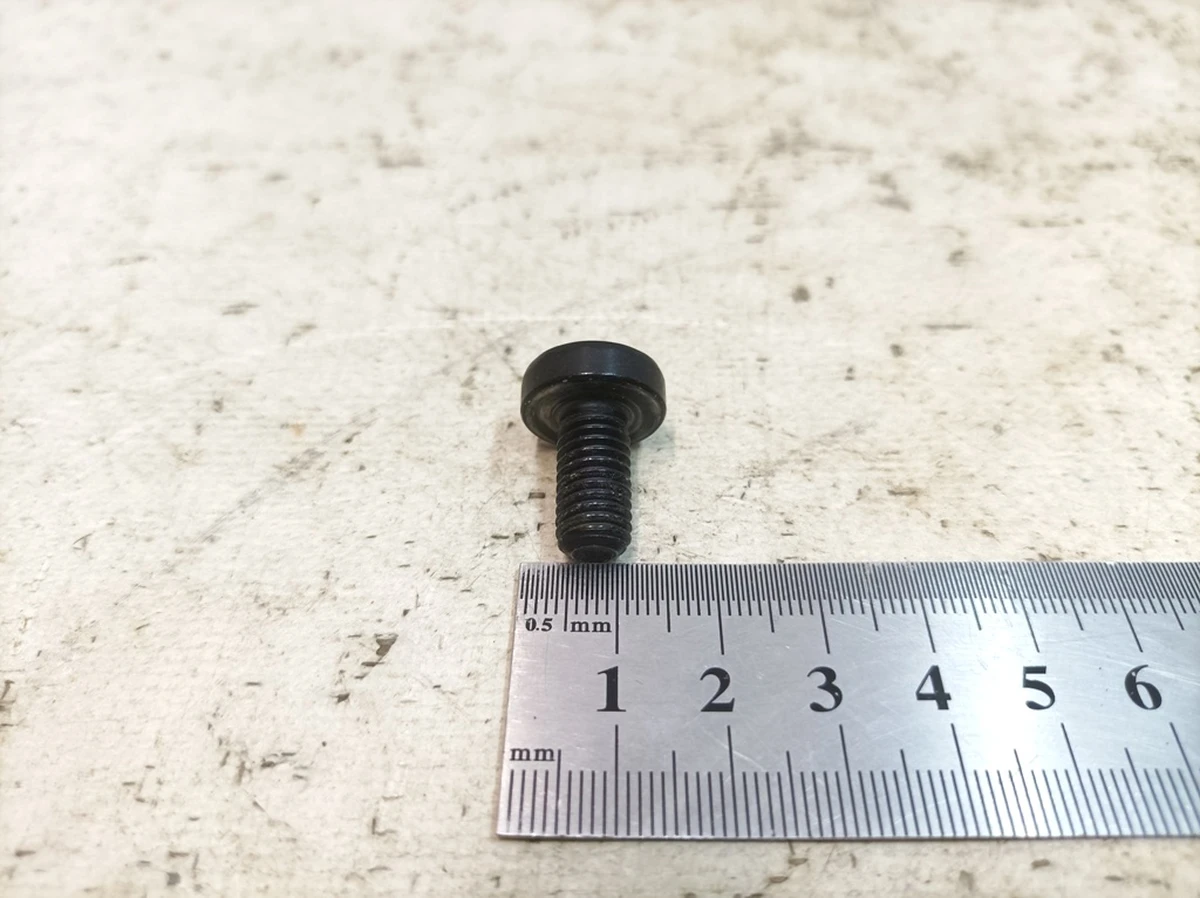 Гвинт із циліндричною головкою із внутрішнім багатогранником M8X16 Porsche Taycan N90962401