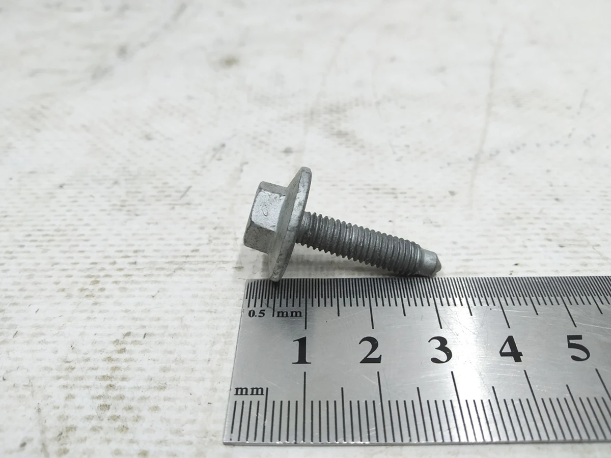 Винт с шестигранной головкой с буртиком M6X25 Audi E-tron N90999503