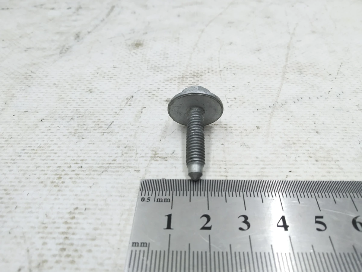 Винт с шестигранной головкой с буртиком M6X25 Audi E-tron N90999503