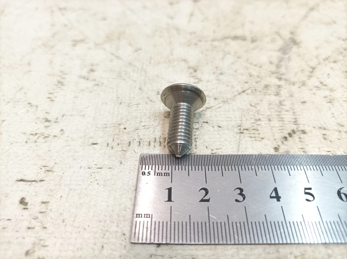 Винт с потайной головкой с внутренний многогранником M8X22 Porsche Taycan N91017402