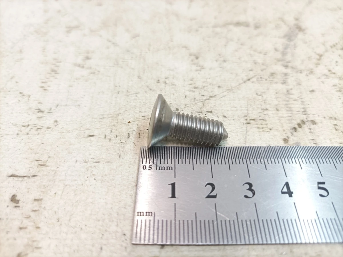 Винт с потайной головкой с внутренний многогранником M8X22 Porsche Taycan N91017402