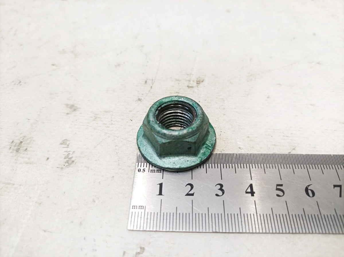 Шестикутній горіх з M14x1.5 Volkswagen e-Golf N91021601