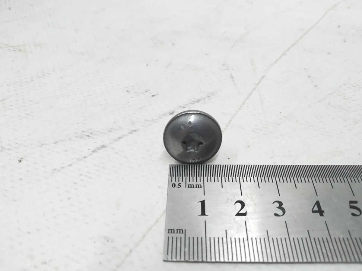 Винт с полукруглой головкой и внутренней TORX M6X16 Audi E-tron N91042301