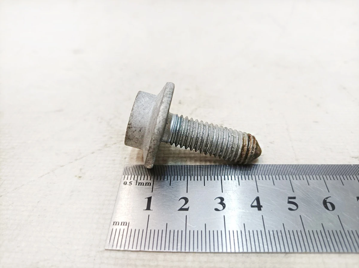 Flanged socket head bolt M10X35 Audi E-tron N91066101