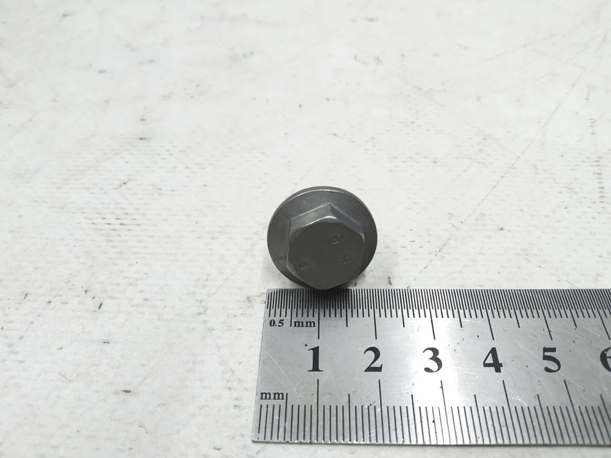 Hexagon flange bolt M8X16 Audi E-tron N91079301