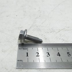 Болт із шестигранною головкою з буртиком та внутрішньою TORX M6X20 Audi E-tron N91079901