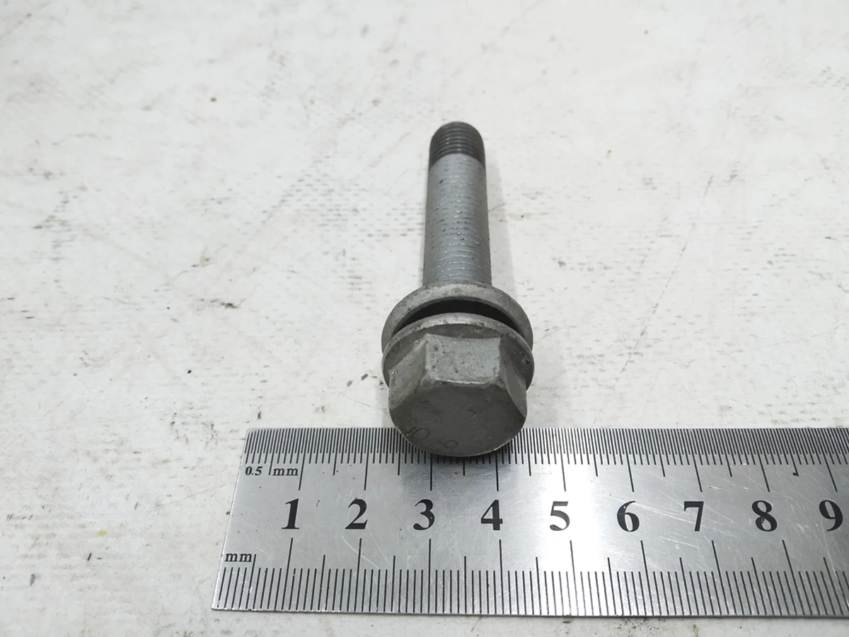 Болт с шестигранной головкой с шайбой самостопорящийся M12X1.5X62 Audi E-tron N91126801