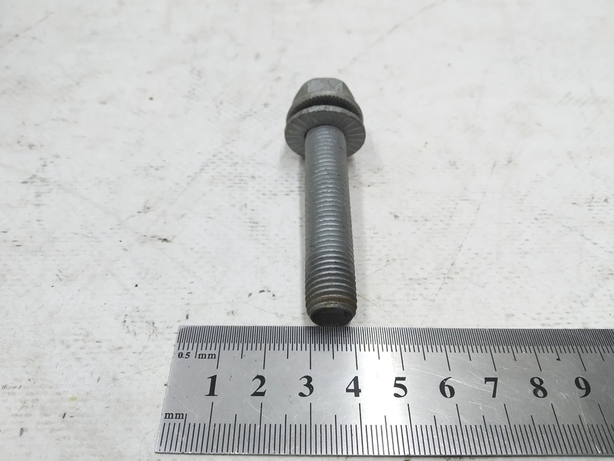 Болт с шестигранной головкой с шайбой самостопорящийся M12X1.5X62 Audi E-tron N91126801