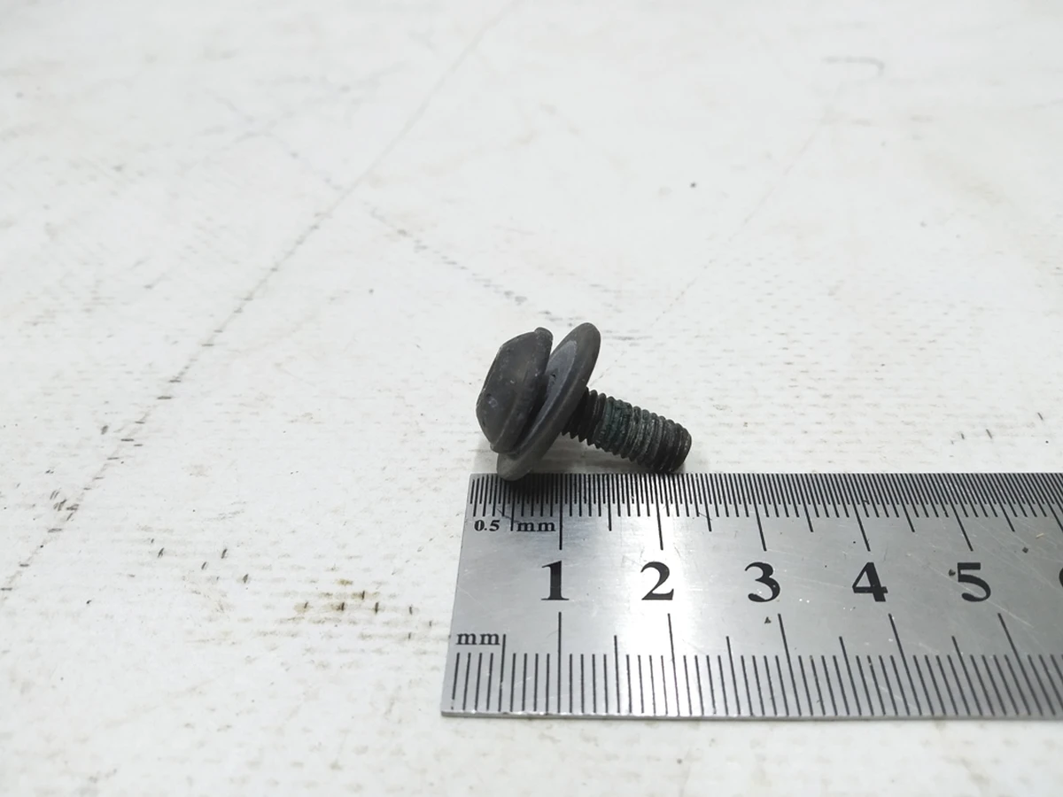 Гвинт із циліндричною округленою головкою із шайбою Torx М6Х18 Audi E-tron N91140701