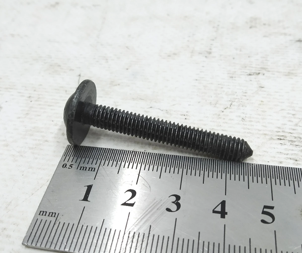 Винт с полукруглой головкой и внутренней TORX M6X42 Audi E-tron N91146301