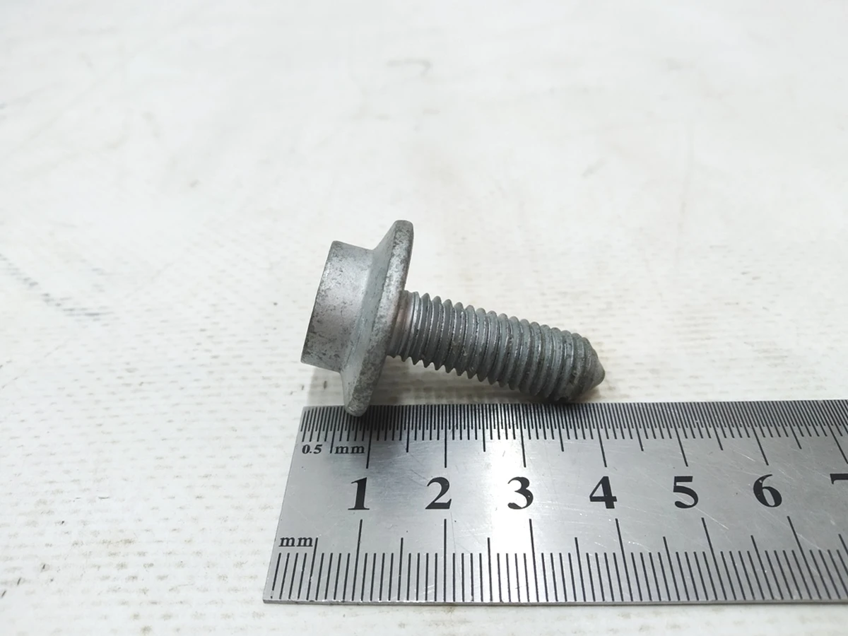 Bolt with a cylindrical head with a shoulder and an internal polyhedron M10X30 Audi E-tron N91146901