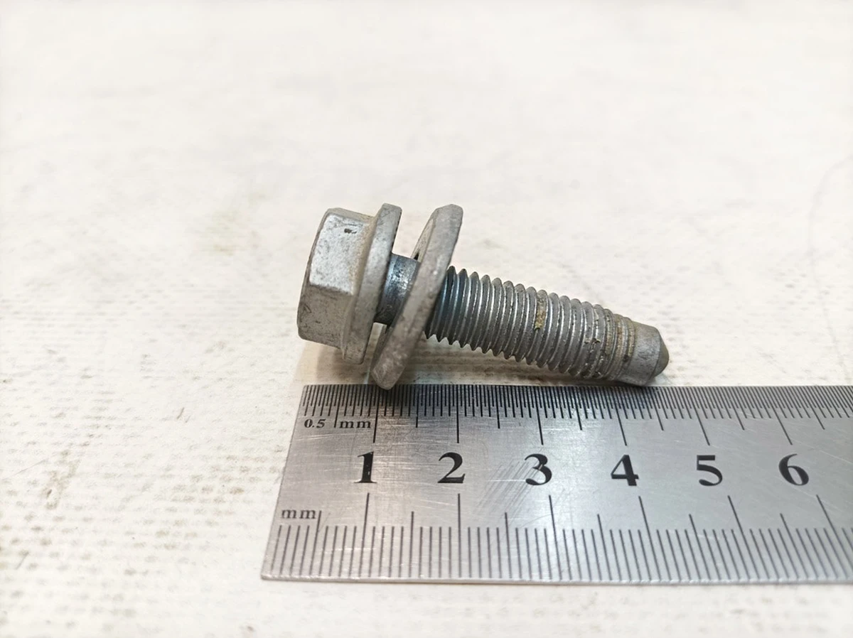 Винт с шестигранной головкой (с шайбой) M10X38 Audi E-tron N91178401