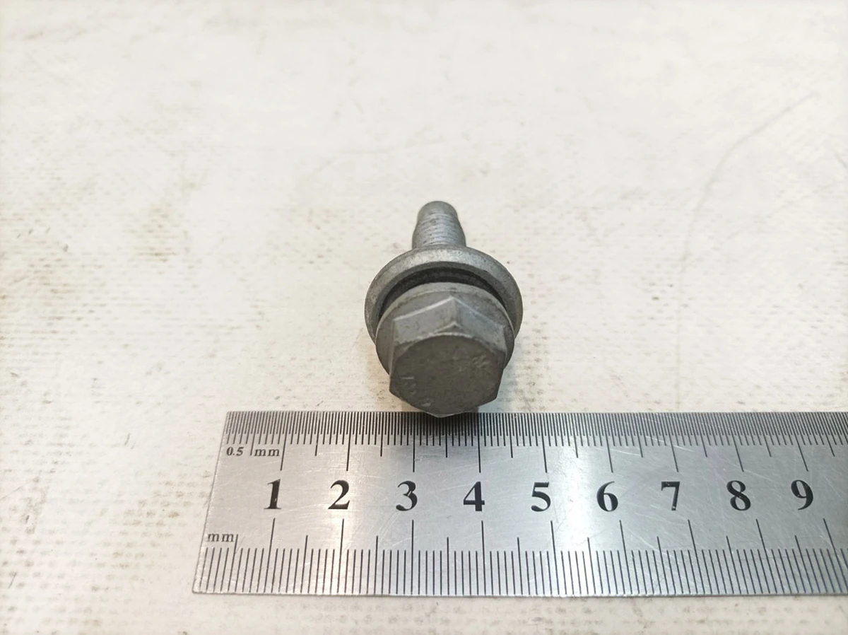 Винт с шестигранной головкой (с шайбой) M10X38 Audi E-tron N91178401