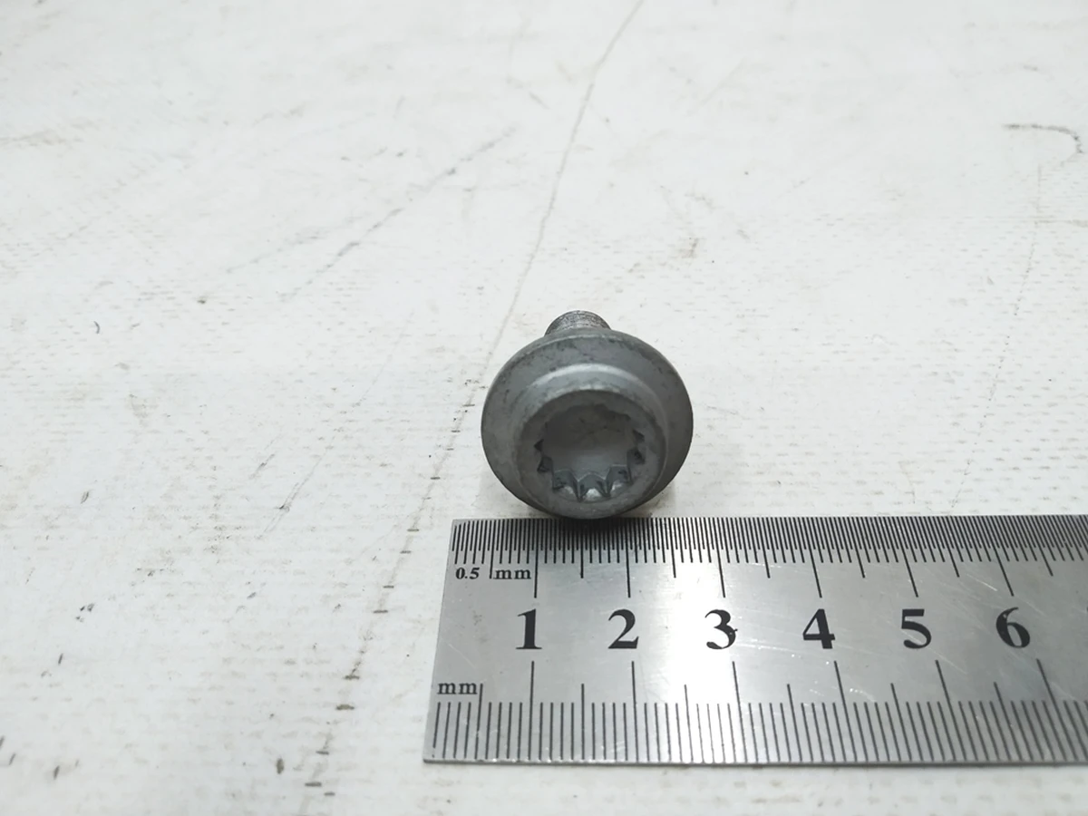 Bolt with a cylindrical head with a shoulder and an internal polyhedron M10X25 Audi E-tron N91201102
