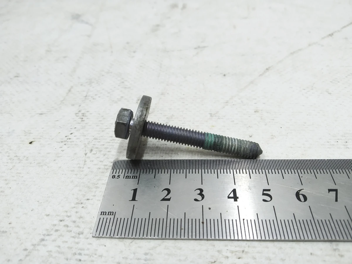 Болт с шестигранной головкой с шайбой M6X45 Audi E-tron N91207001