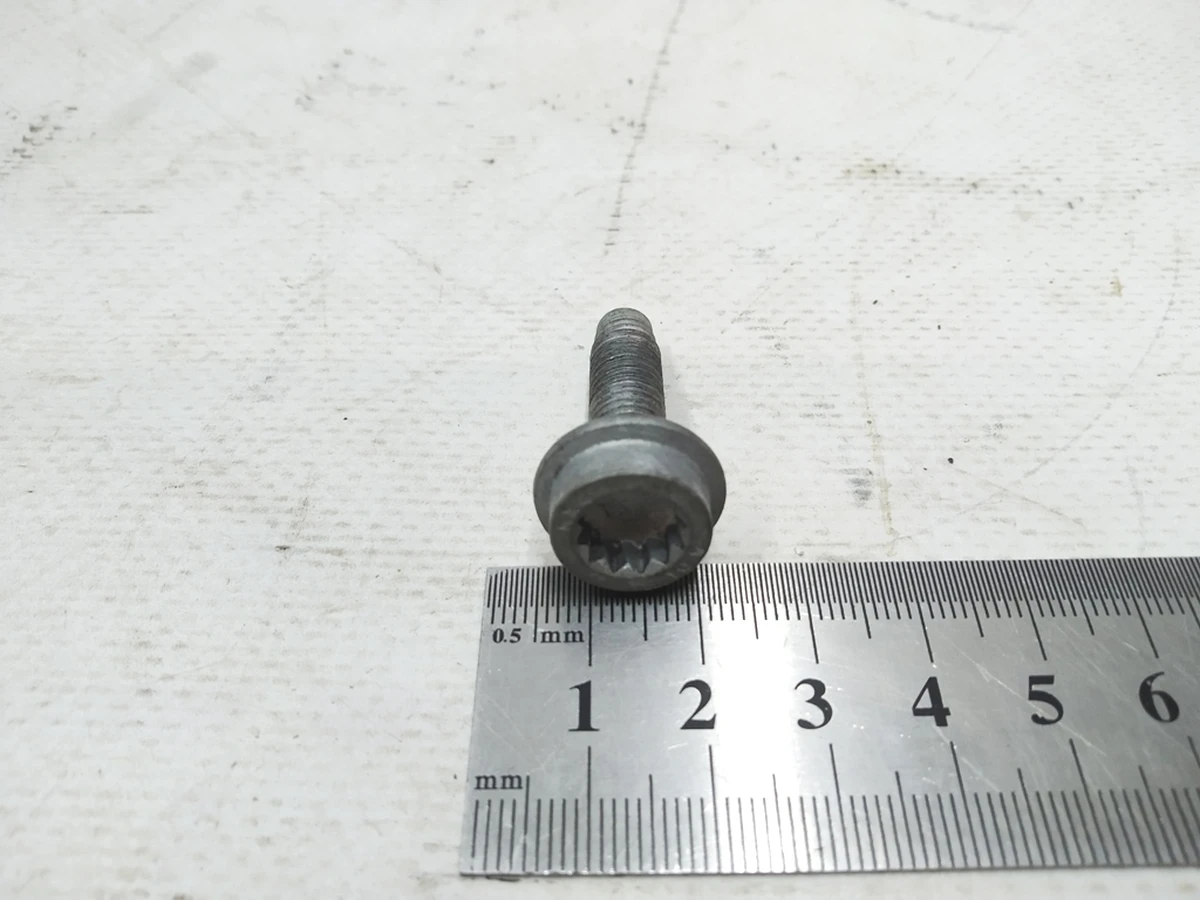 Болт с внутренним многогранником M8 Audi E-tron N91246101