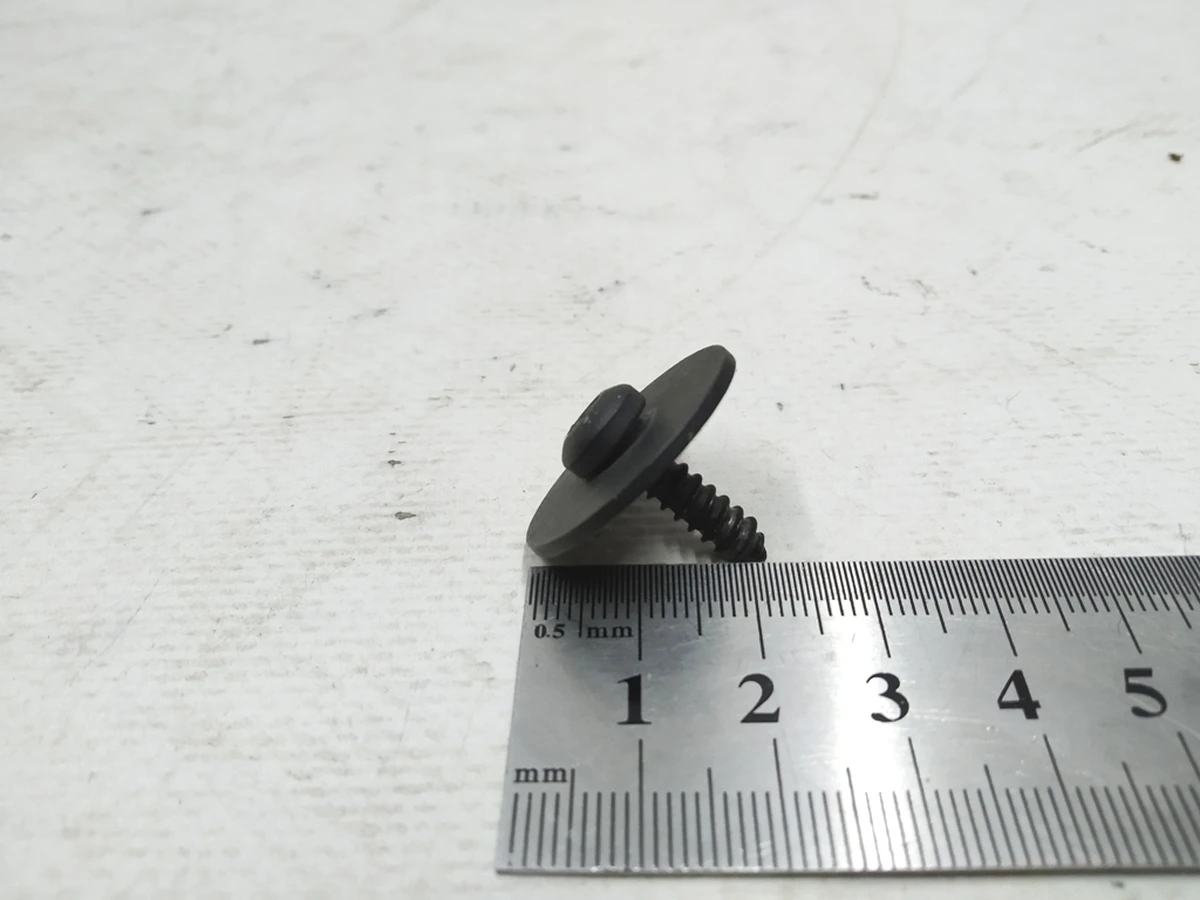 Саморіз з циліндричною головкою і округленою Torx з шайбою 4,8Х18 Audi E-tron N91251601