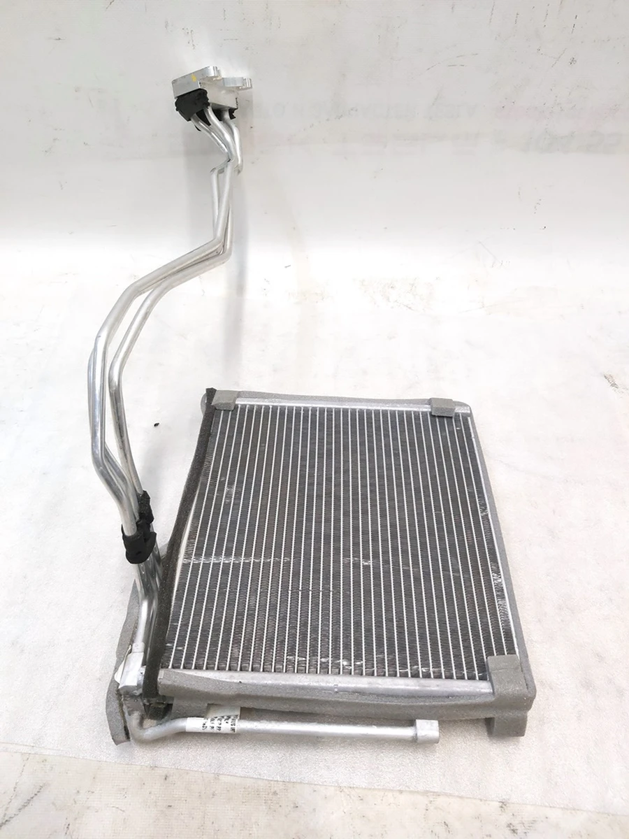 6 Радіатор кліматичної установки (печки) салону Tesla model 3 1099999