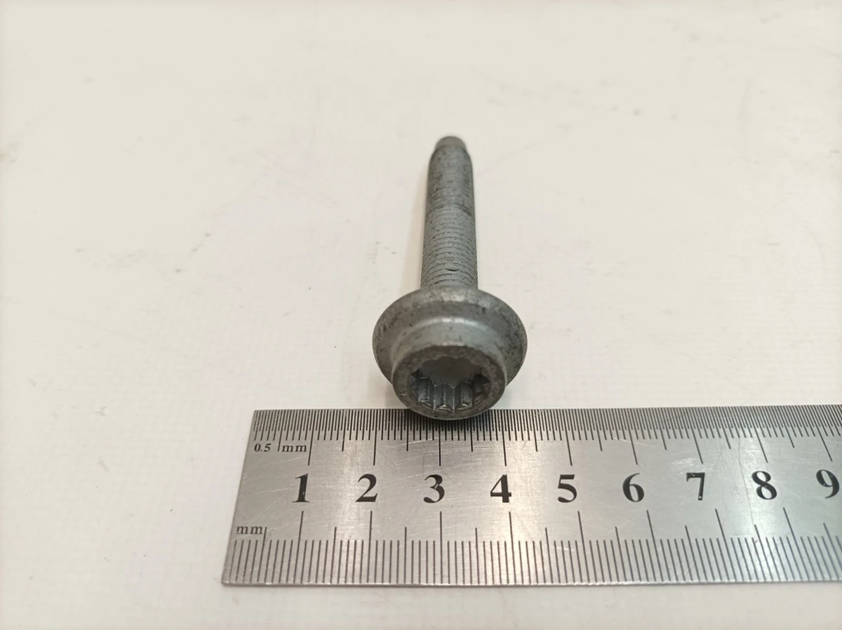 Винт с внутренним многогранником с буртиком M10X65 Porsche Taycan PAA912726