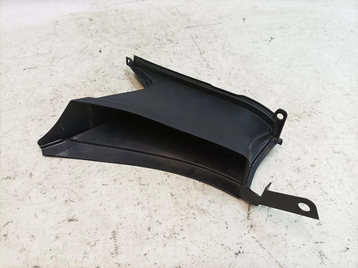 Повітропровід переднього крила правий Porsche Taycan PAD809964