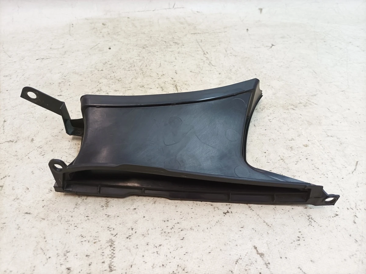 Повітропровід переднього крила правий Porsche Taycan PAD809964