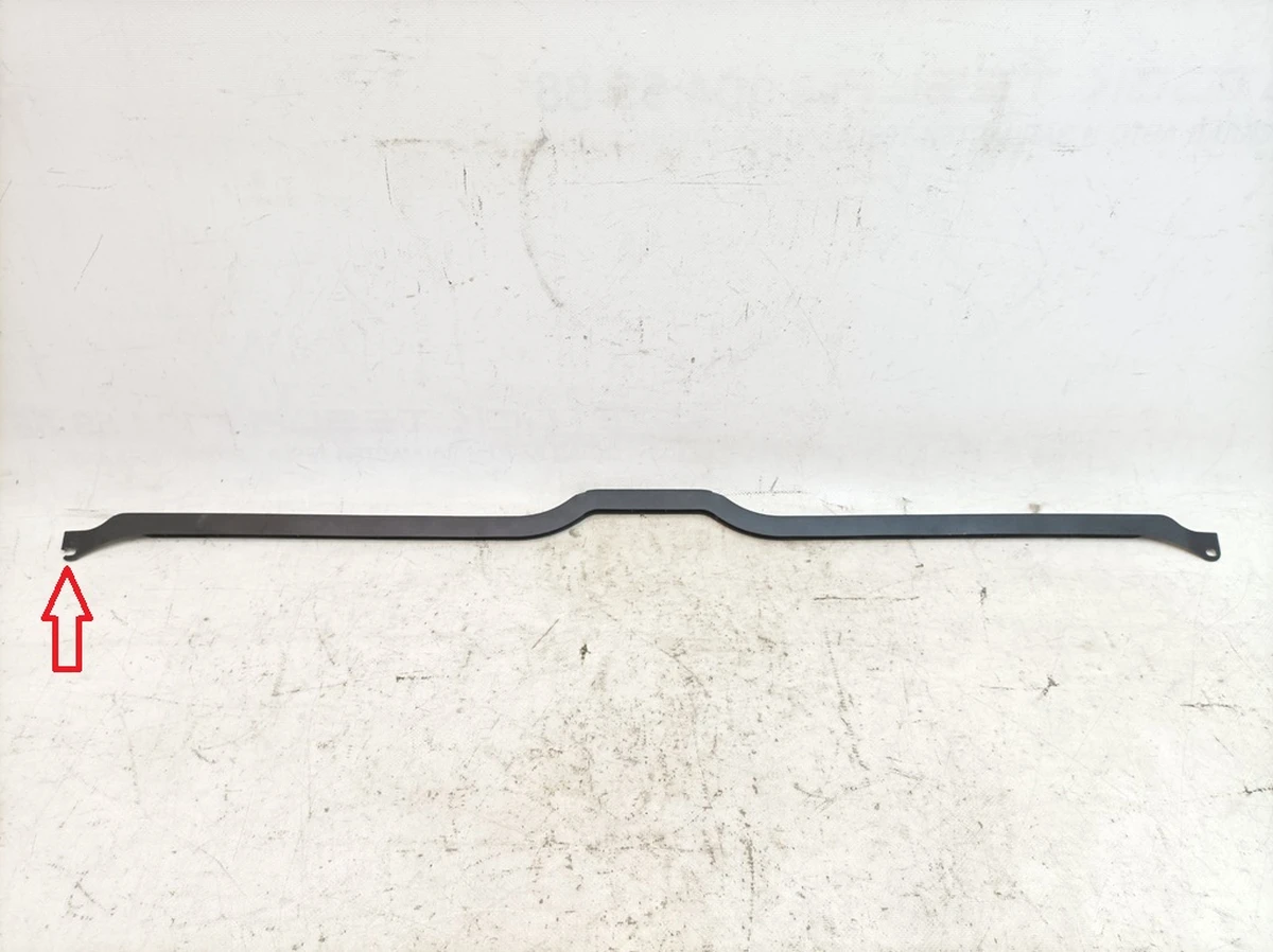 Накладка задньої панелі полиці з пошкодженням Porsche Taycan PAD863211