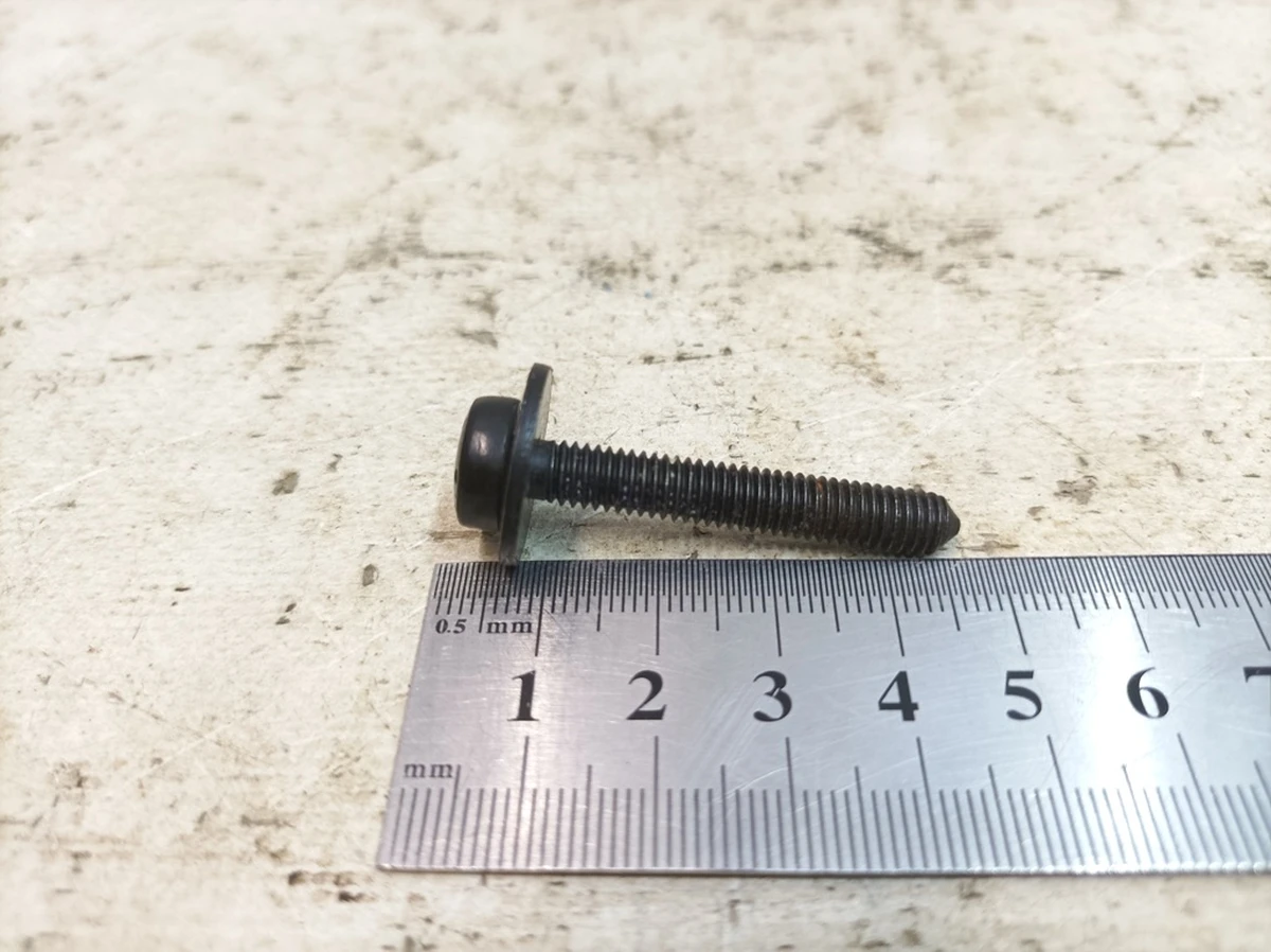 Pan head screw with Torx washer M6X40 Porsche Taycan PAF104422