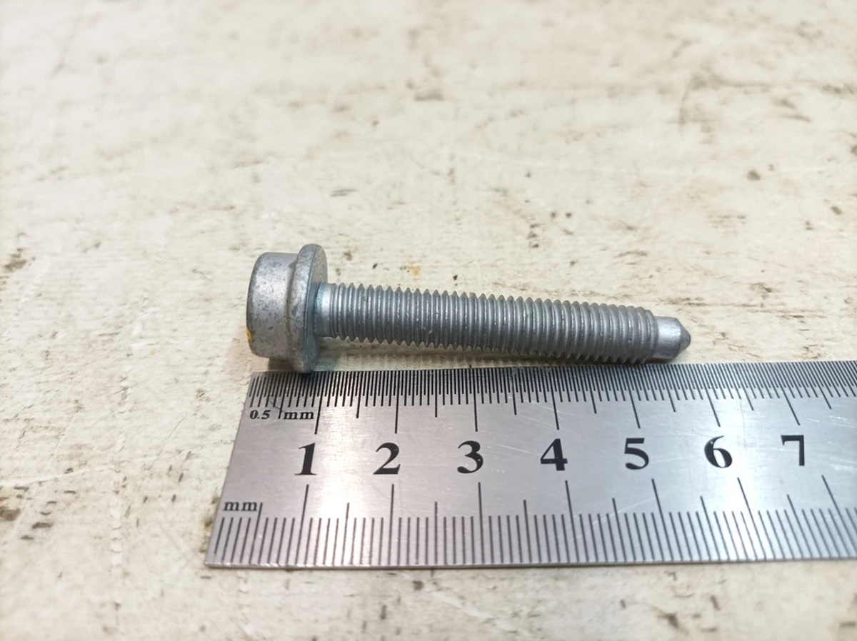 Гвинт із циліндричною головкою із внутрішнім багатогранником M8X50 Porsche Taycan PAF106825