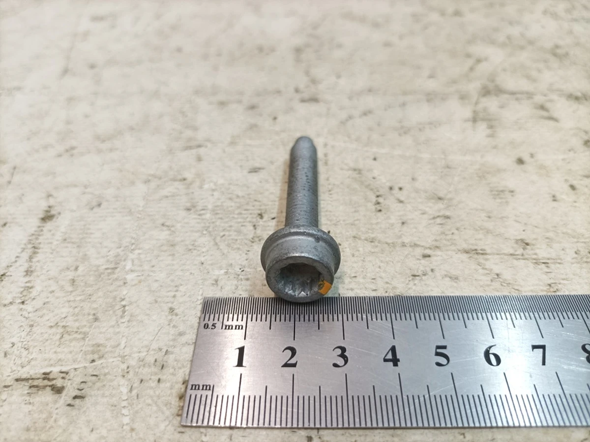 Гвинт із циліндричною головкою із внутрішнім багатогранником M8X50 Porsche Taycan PAF106825