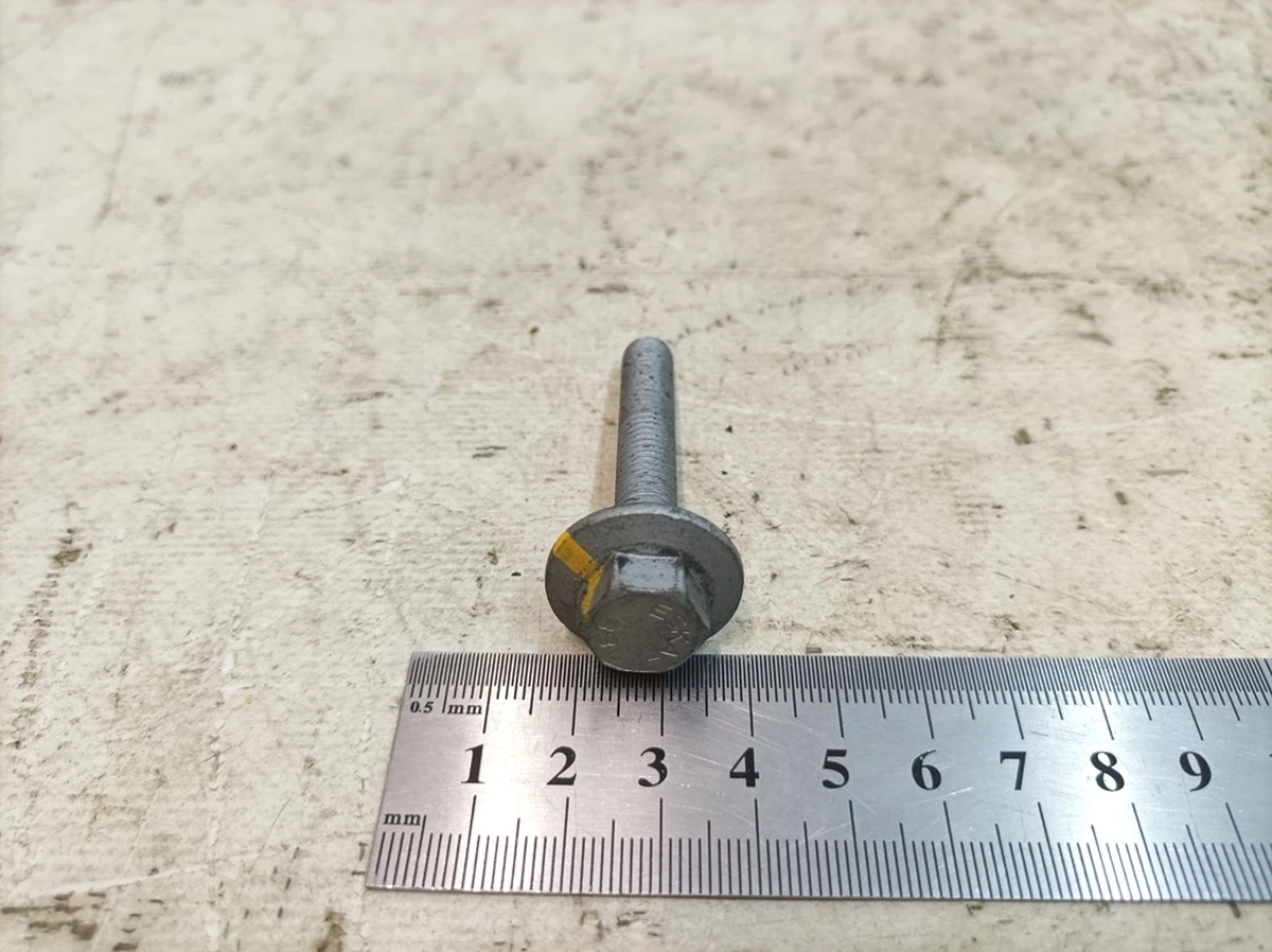 Винт с шестигранной головкой M8X50 Porsche Taycan PAF912040