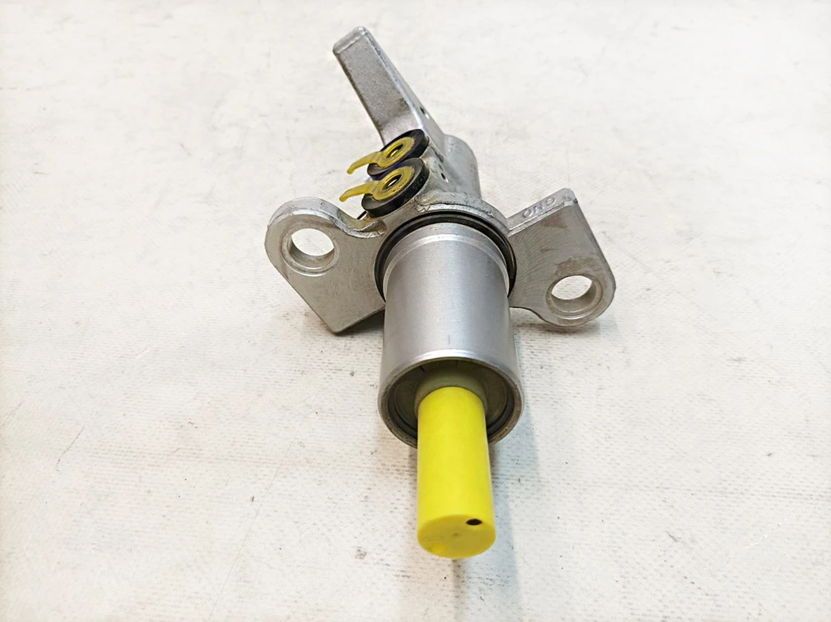 Dual brake master cylinder TRW Audi Q5 8K0611021B