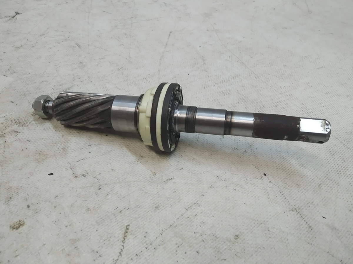 1 Черв'ячний вал рульової рейки з датчиком обертів Tesla Model 3, Model Y 1044831 1044832