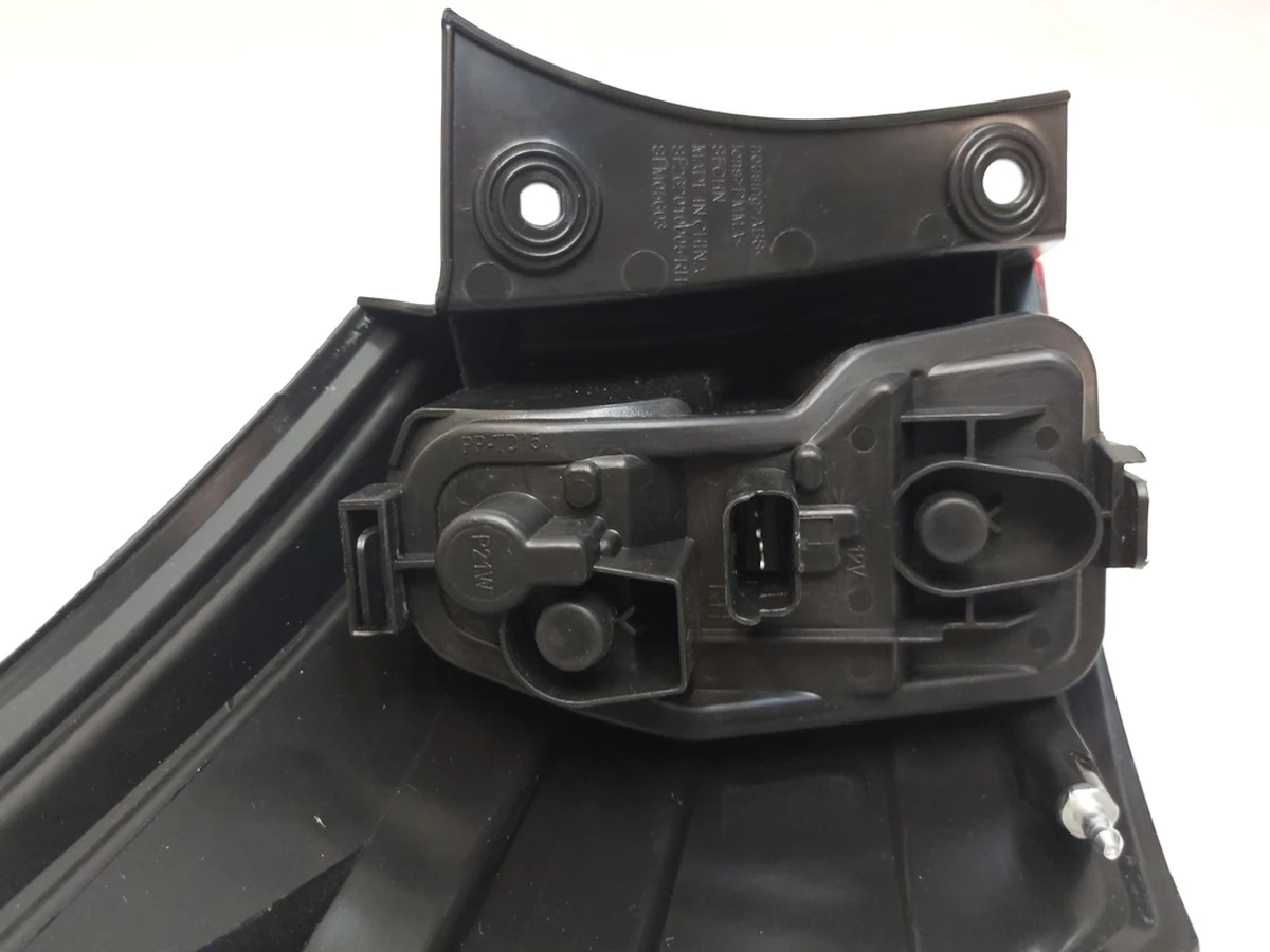 Ліхтар світлодіодний задній правий у зборі Nissan Qashqai SE262010005 RH