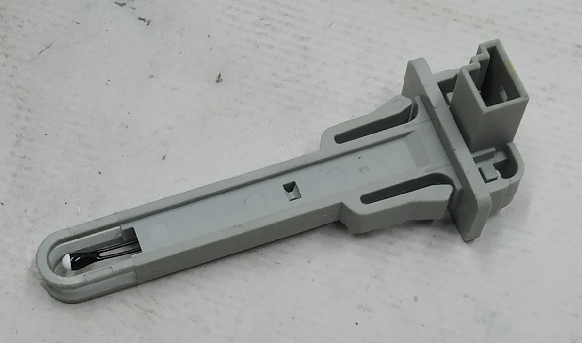 13 Датчик темепературы VALEO климатической установки (печки) салона Tesla model 3 1107675-00-A