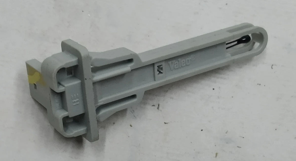 13 Датчик темепературы VALEO климатической установки (печки) салона Tesla model 3 1107675-00-A