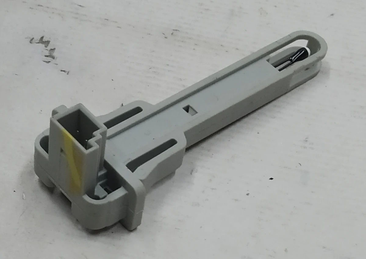 13 Датчик темепературы VALEO климатической установки (печки) салона Tesla model 3 1107675-00-A