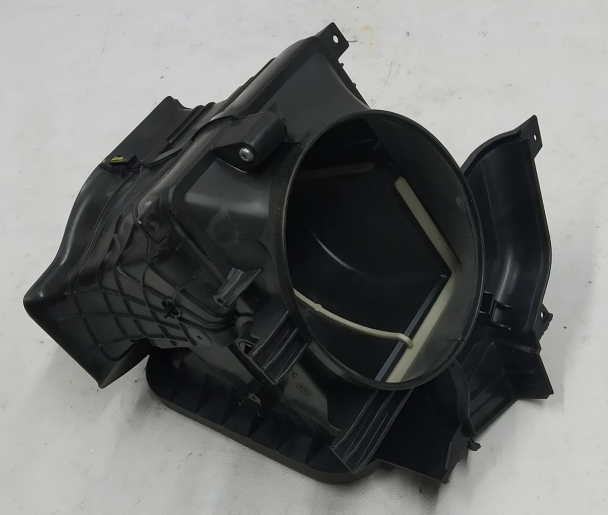 6 Заслонка рециркуляции климатической установки (печки) салона в сборе Tesla model 3 1099999-00-H