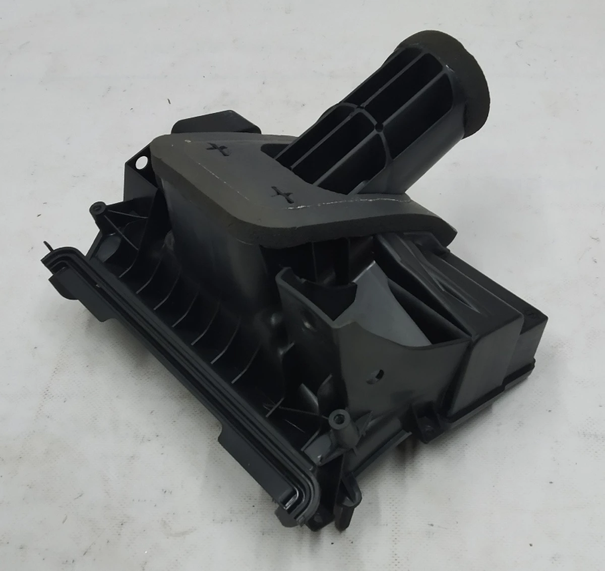 6 Елемент корпусу кліматичної установки (пічки) салону Tesla model 3 1099999-00-H