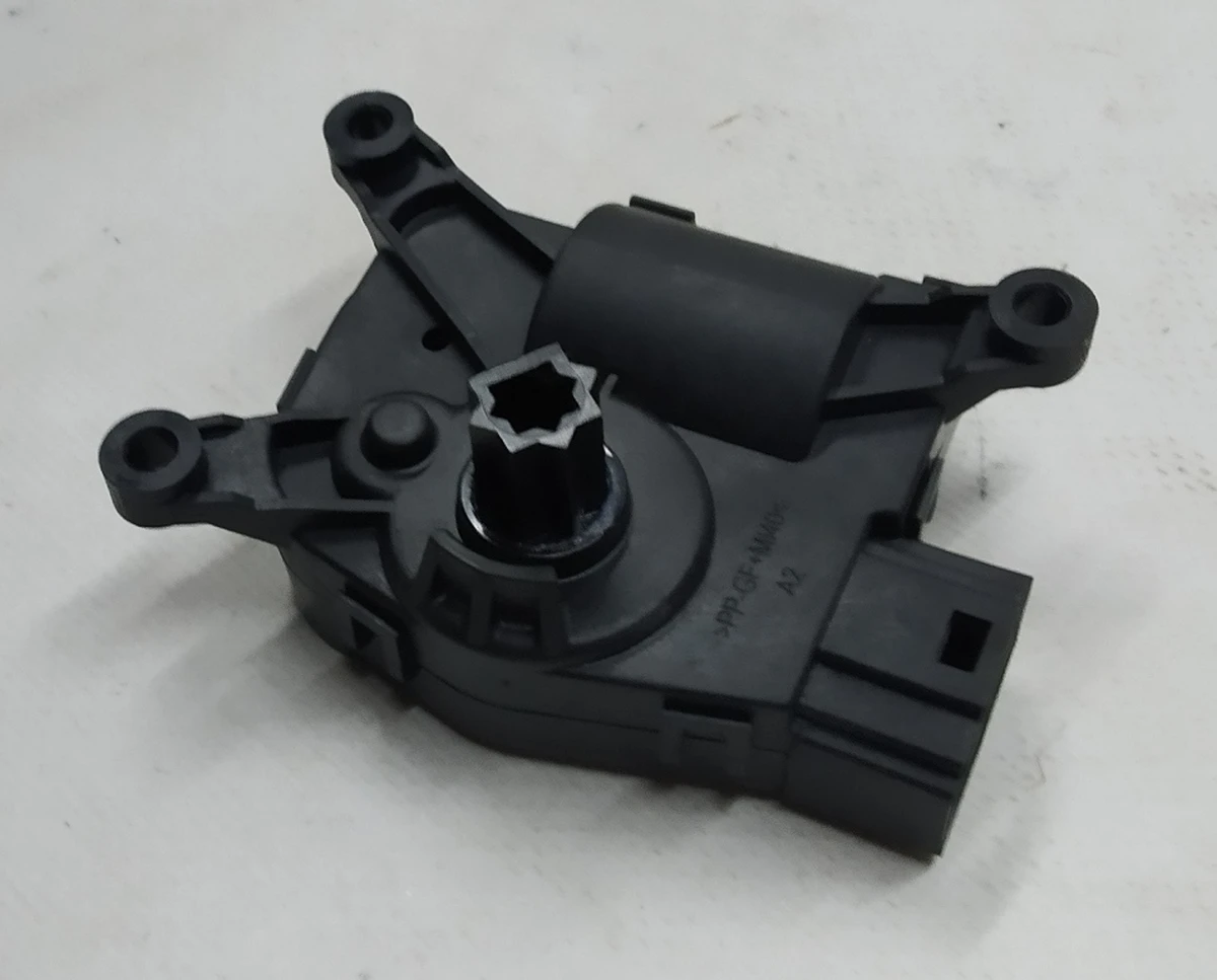 6 "Привод (метка ""A2"") климатической установки (печки) салона Tesla model 3 1099999-00-H"