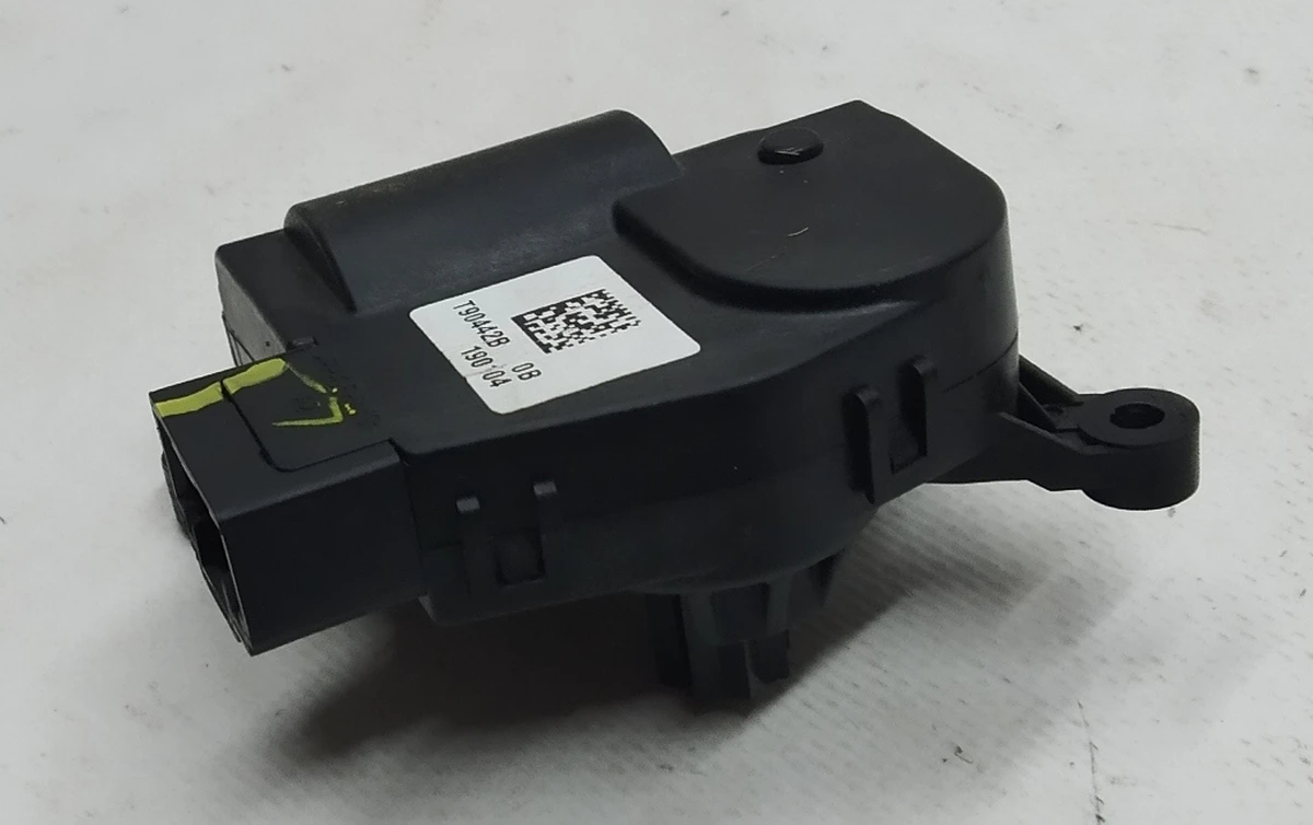 6 "Привод (метка ""A2"") климатической установки (печки) салона Tesla model 3 1099999-00-H"