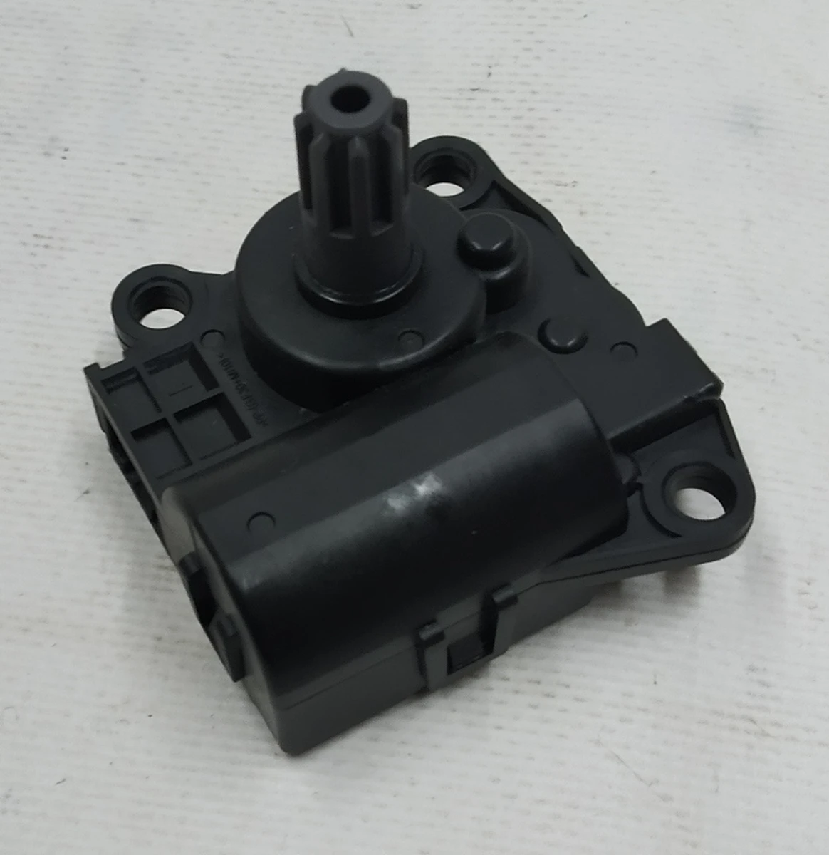 6 Actuator (marks "1" and "2") of the air conditioner (heater) of the Tesla model 3 1099999-00-H