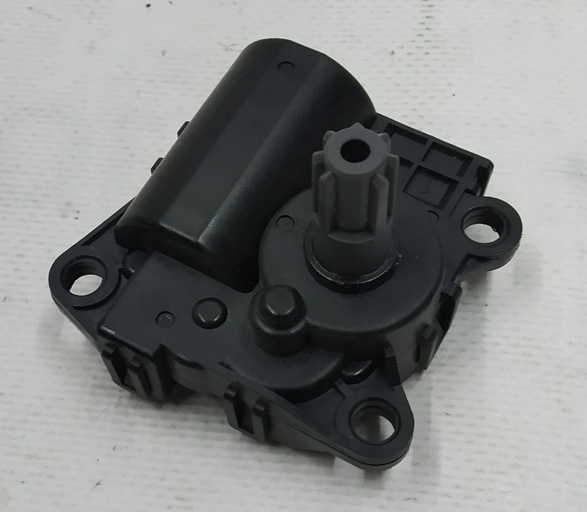 6 Привід (мітки "1" та "2") кліматичної установки (пічки) салону Tesla model 3 1099999-00-H