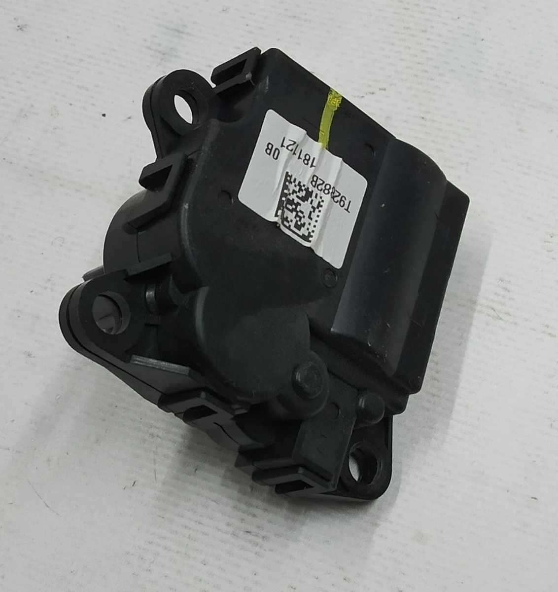 6 Привід (мітки "1" та "2") кліматичної установки (пічки) салону Tesla model 3 1099999-00-H