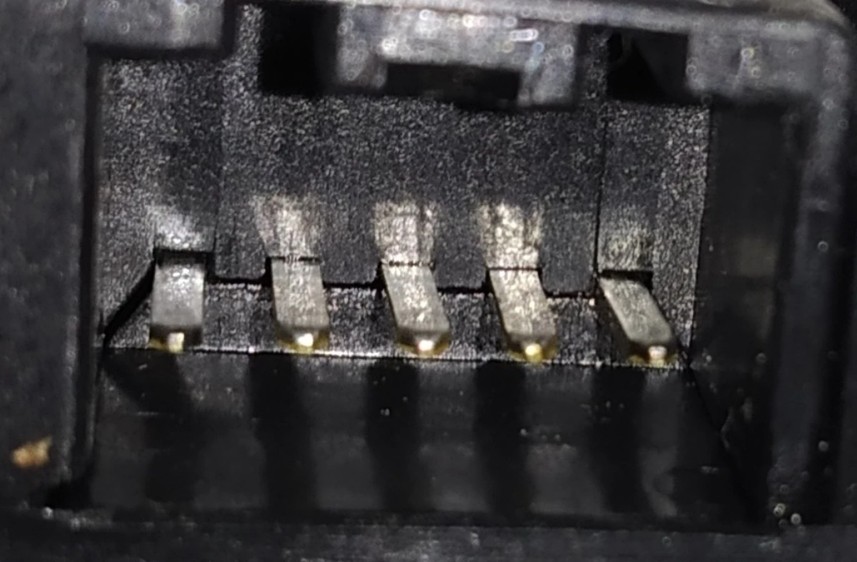 6 Actuator (marks "1" and "2") of the air conditioner (heater) of the Tesla model 3 1099999-00-H