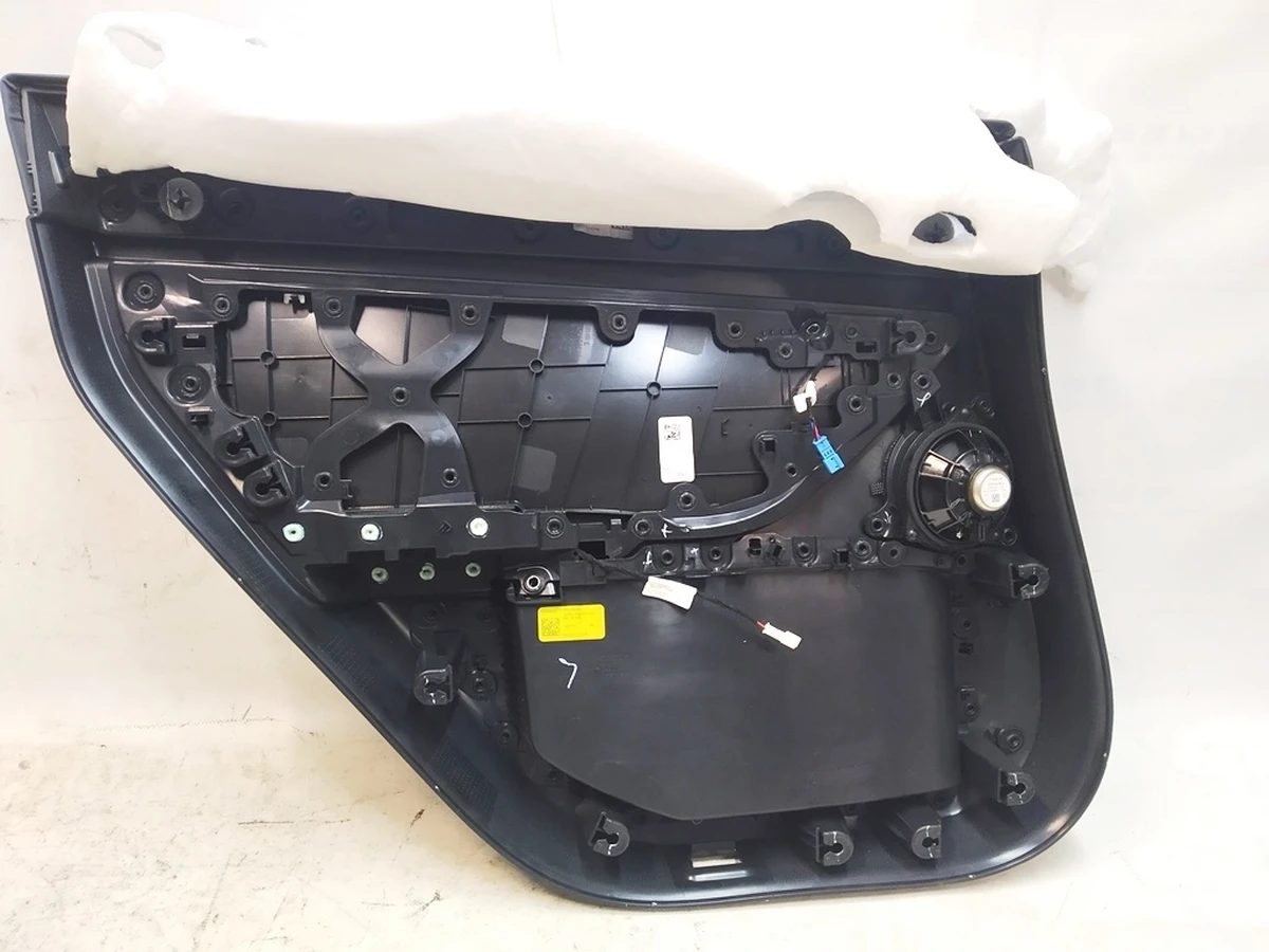 14 Карта дверей задніх правих PREM BLACK без блоку склопідіймача Tesla model 3 TELA146301