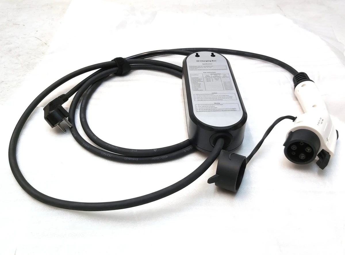 1 UNIVERSAL MOBILE CONNECTOR, GUWIEYG TYPE1 8A-16A 110V-240V 3,5 kW 3,5 м Tesla all models UMC GUWIEYG AE